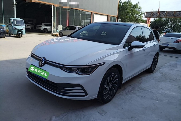 Volkswagen Golf 2022 car image #2