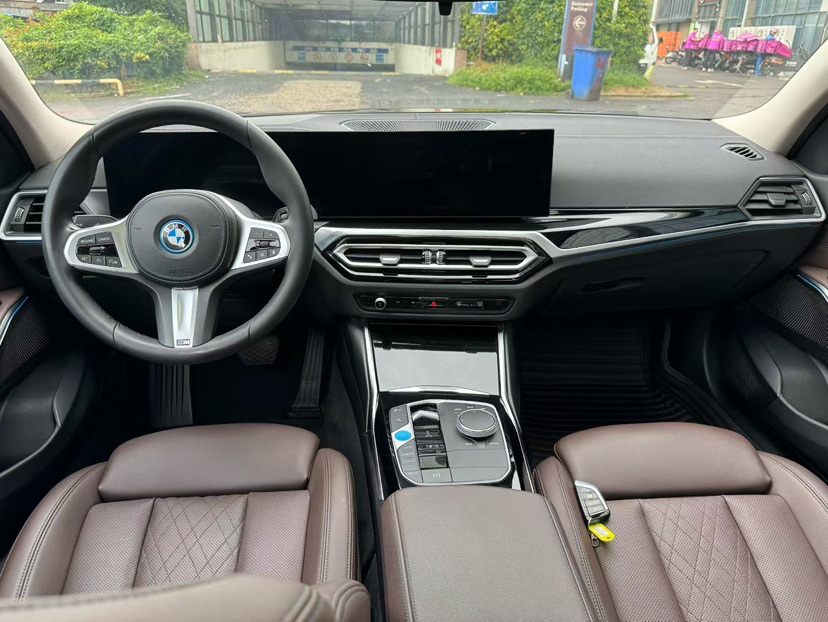 BMW i3 2022 car image #9
