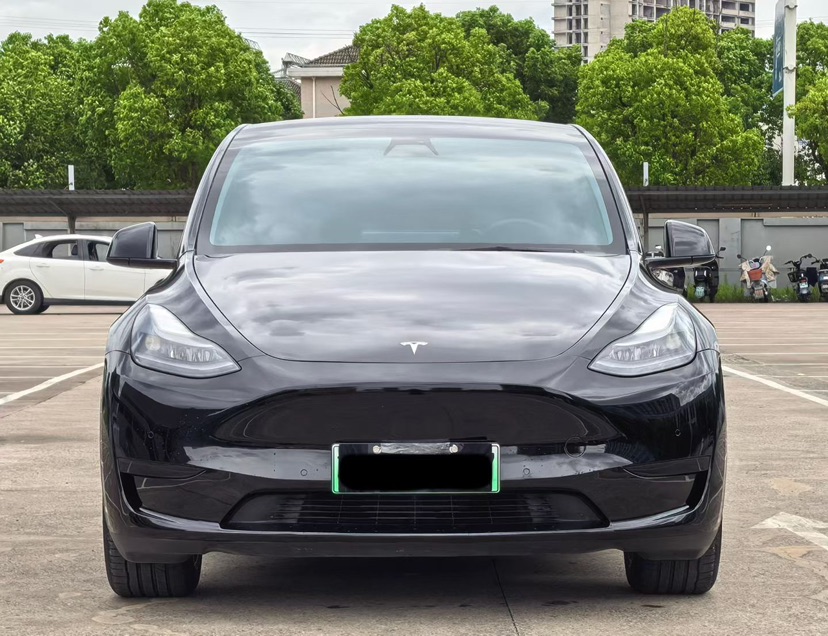 Tesla Model Y 2022 car image #2