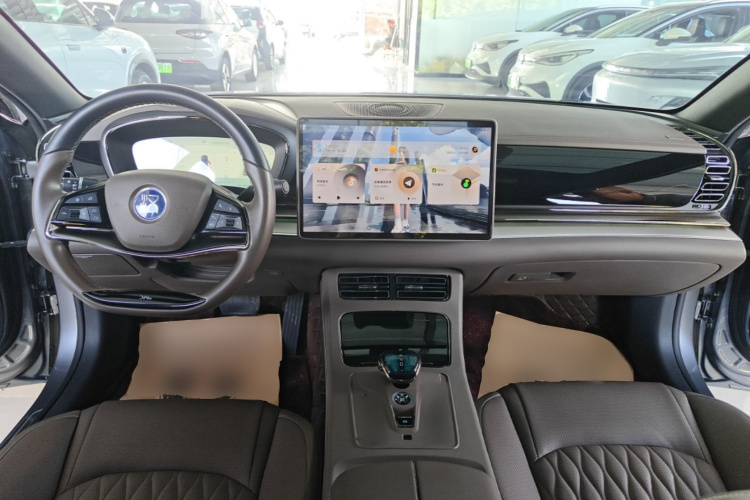 BYD Han 2023 car image #10