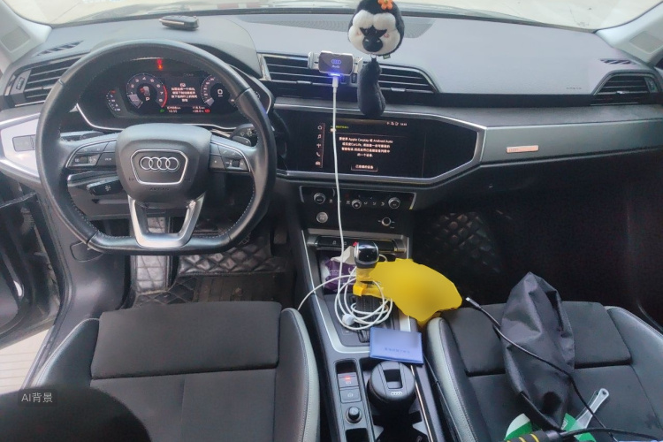 Audi Q3 2019 car image #11