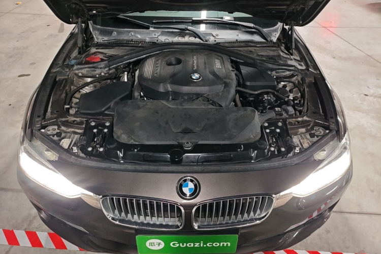 BMW 3 Series 2018 car image #20