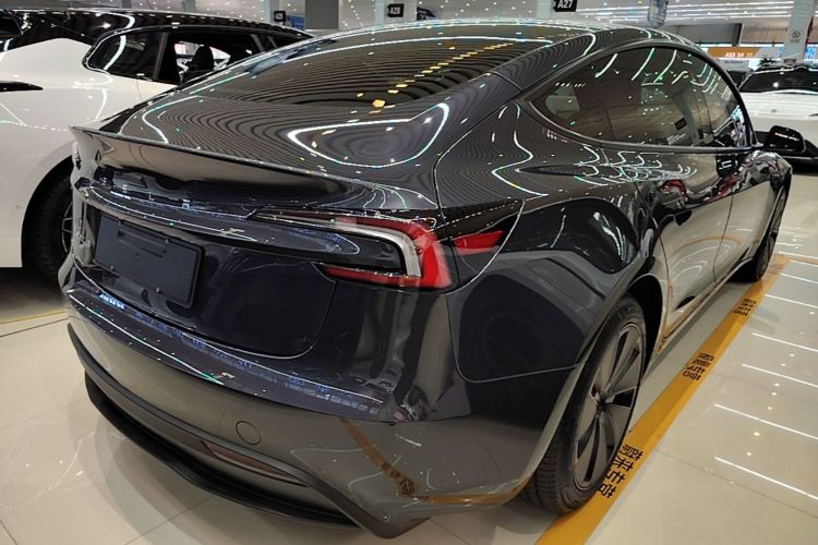 Tesla Model 3 2024 car image #7