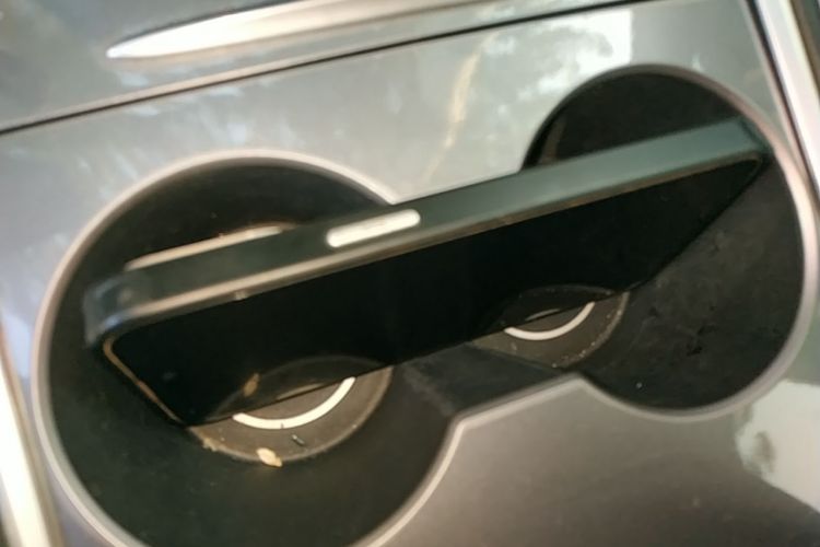 Tesla Model Y 2023 car image #9