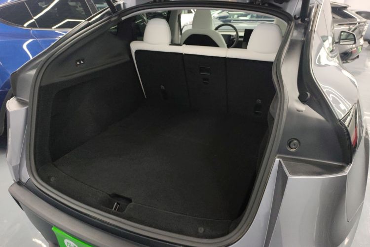 Tesla Model Y 2025 #19 Tesla Model Y 2025 car image #19