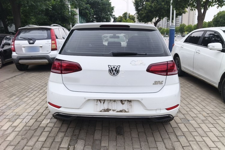 Volkswagen Golf 2020 car image #6