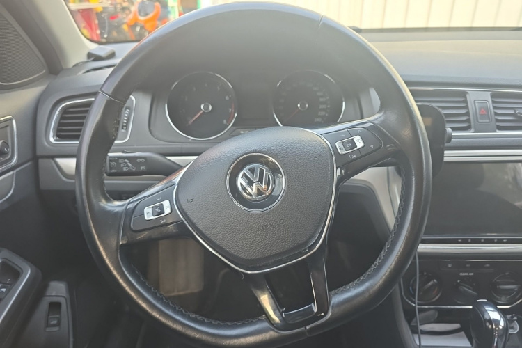 Volkswagen Lavida 2018 car image #15
