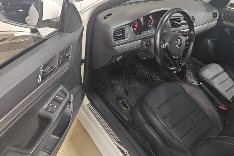 Volkswagen Lavida 2018 car image #16