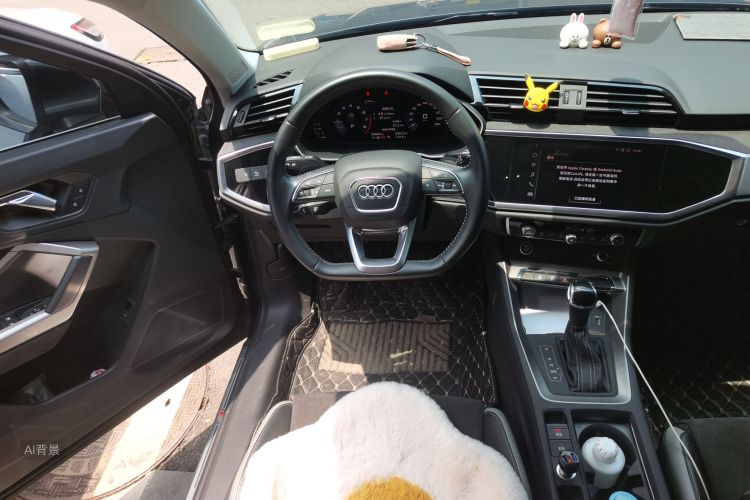 Audi Q3 2021 car image #12