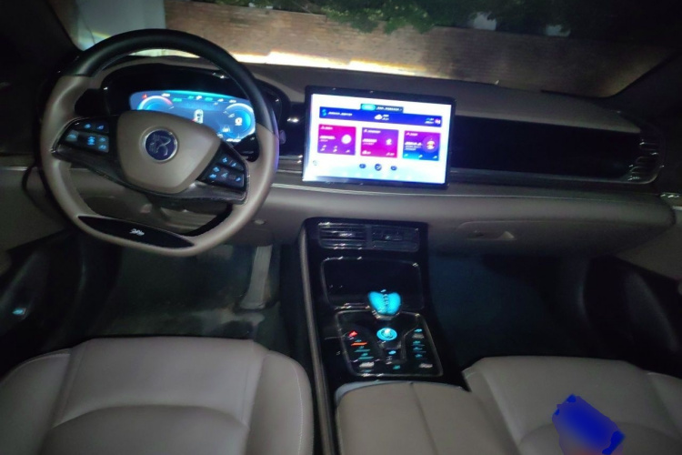 BYD Han 2023 immagine di auto #7