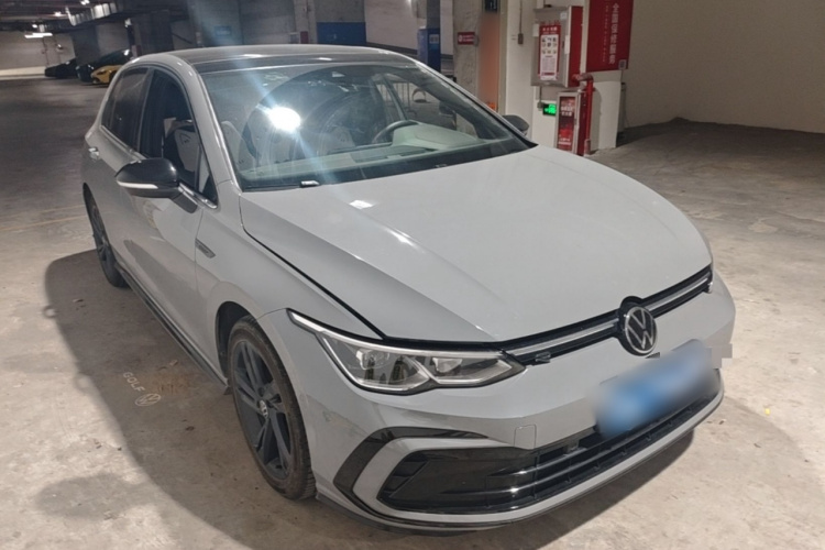 Volkswagen Golf 2023 car image #4