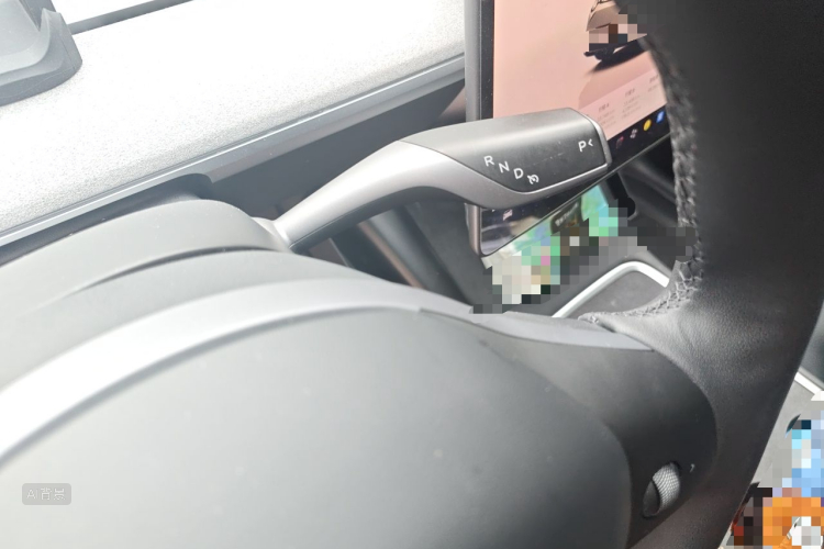 Tesla Model Y 2023 car image #16