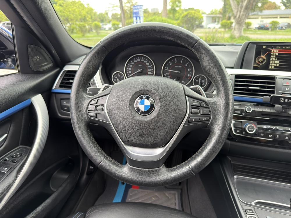 BMW 3 Series 2017 car image #10