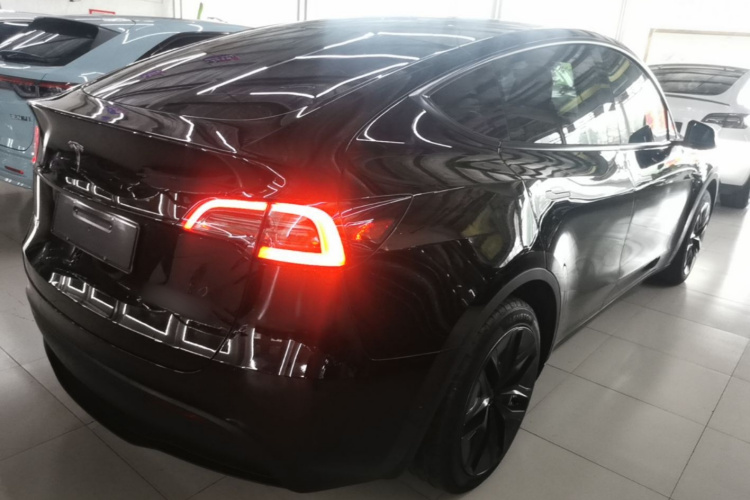 Tesla Model Y 2023 #7 Tesla Model Y 2023 car image #7