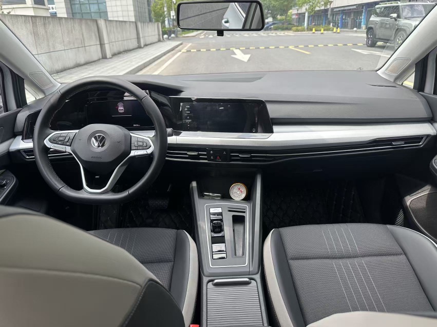 Volkswagen Golf 2022 car image #8