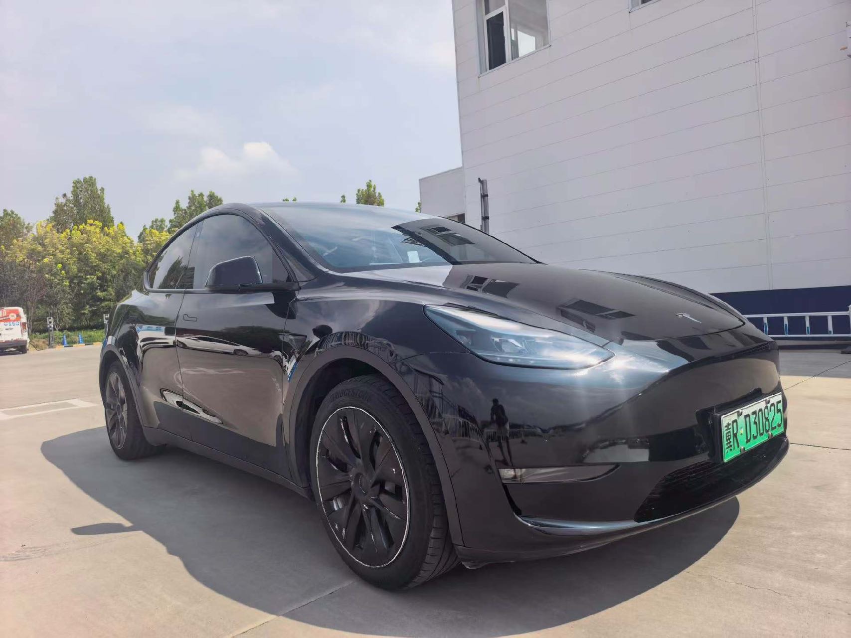 Tesla Model Y 2021 #4 Tesla Model Y 2021 car image #4