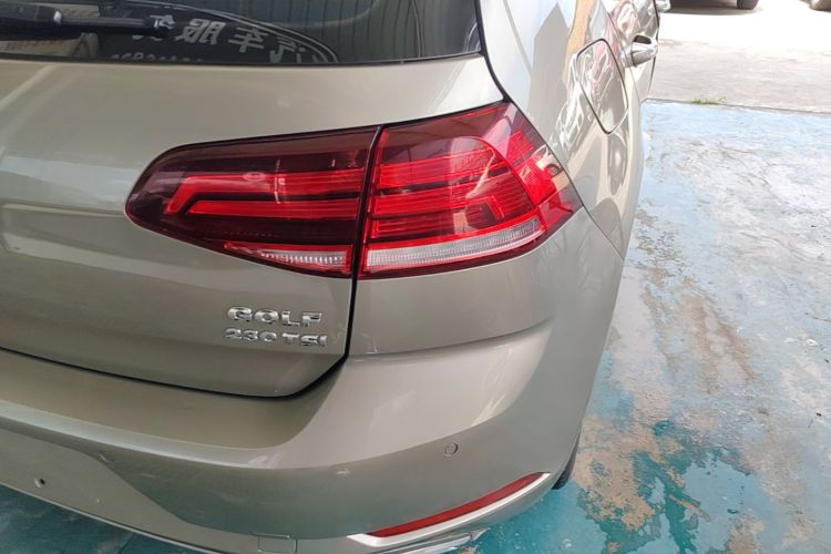 Volkswagen Golf 2018 car image #8