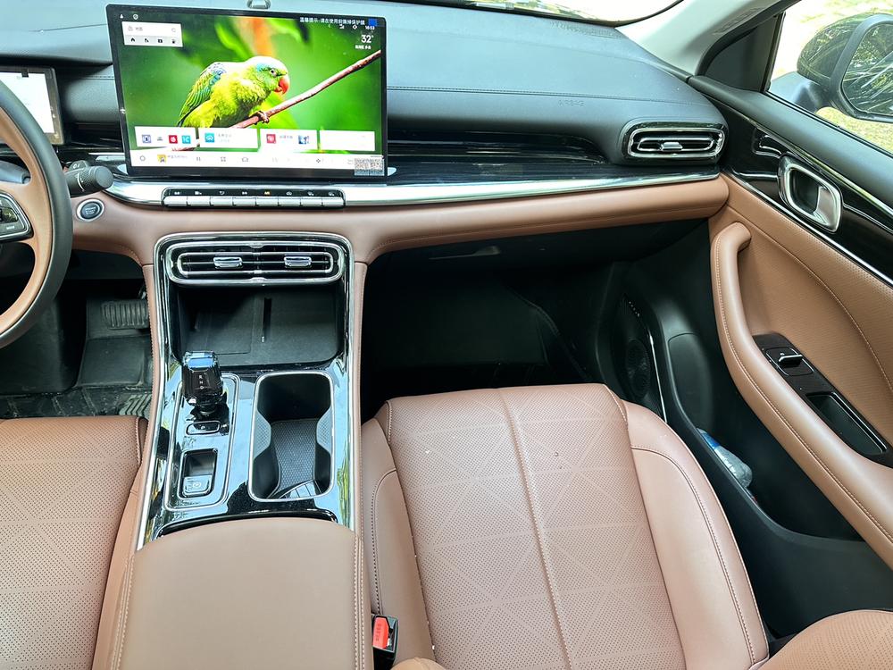 GEELY Emgrand 2025 car image #16