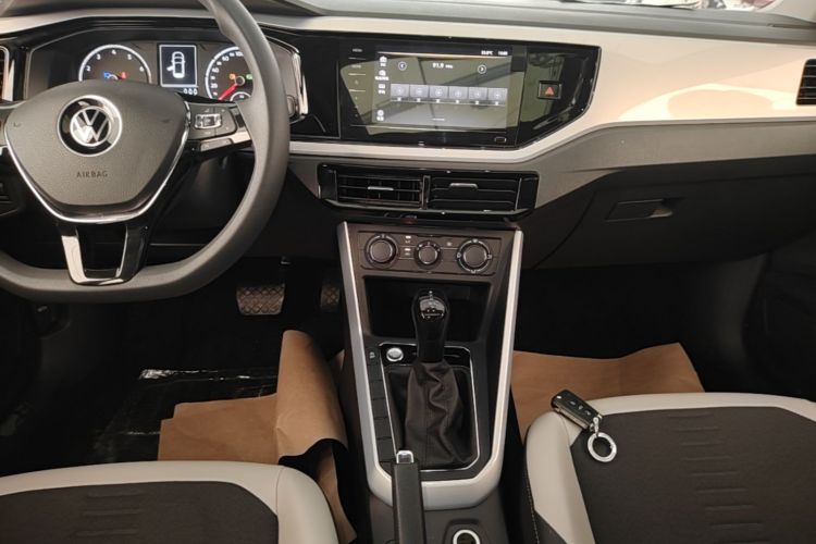 Volkswagen Polo 2021 car image #14
