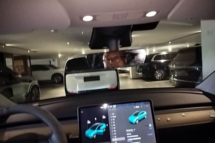 Tesla Model Y 2021 immagine di auto #18