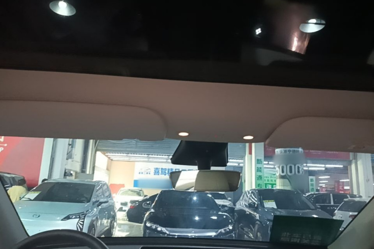 Tesla Model Y 2023 immagine di auto #18