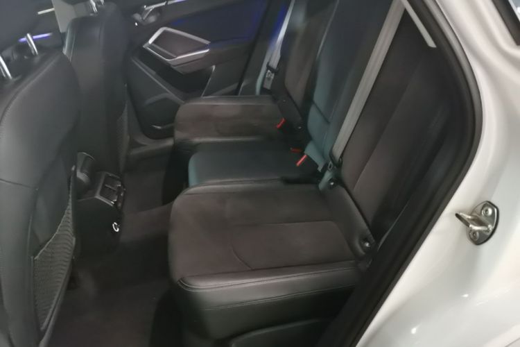 Audi Q3 2020 car image #19
