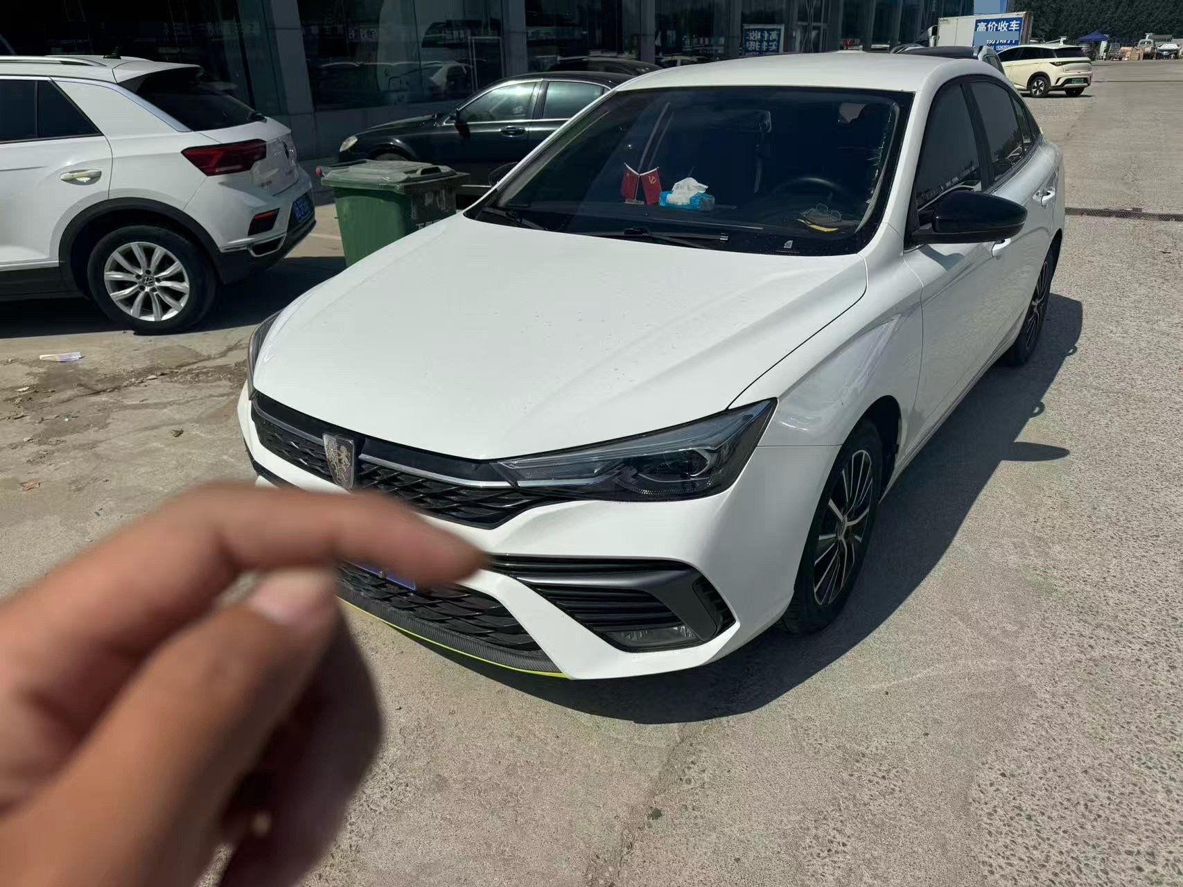 Roewe i5 2023 image de voiture 