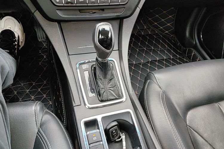 GEELY Emgrand 2016 car image #14
