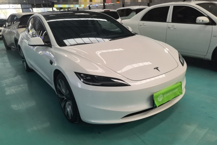 Tesla Model 3 2026 imagen de coche #6
