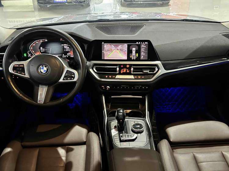 BMW 3 Series 2019 car image #13