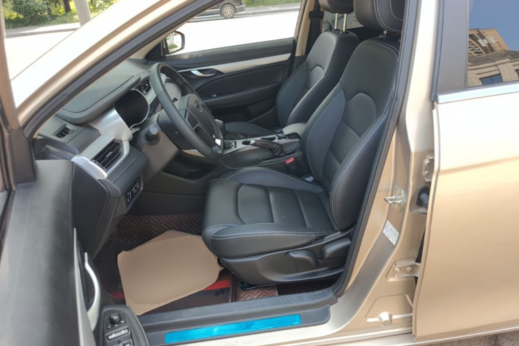 GEELY Emgrand 2018 car image #15