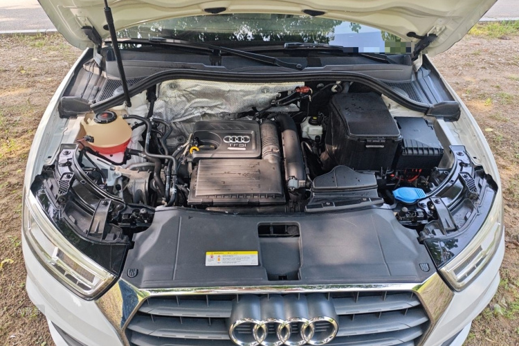 Audi Q3 2019 car image #22