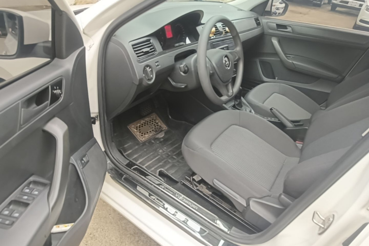 Volkswagen Santana 2018 car image #16
