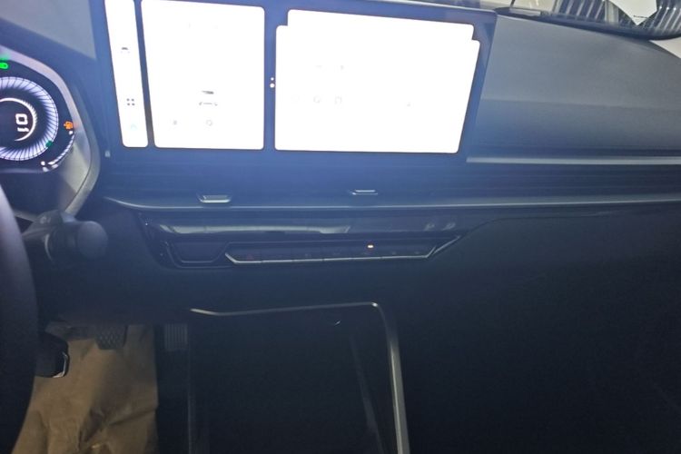 GEELY Emgrand 2025 car image #13