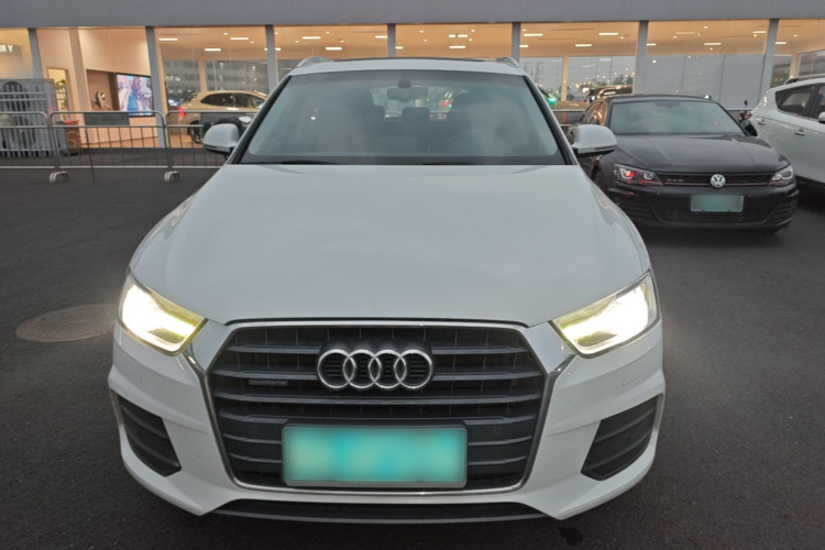 Audi Q3 2016 car image #3