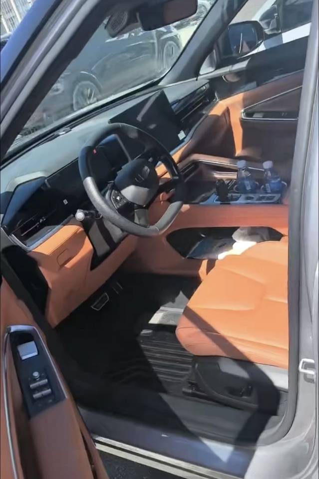 GEELY Boyue 2025 car image 