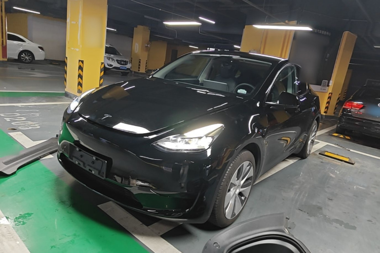 Tesla Model Y 2023 #2 Tesla Model Y 2023 car image #2