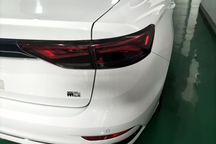 GEELY Emgrand 2026 car image #8