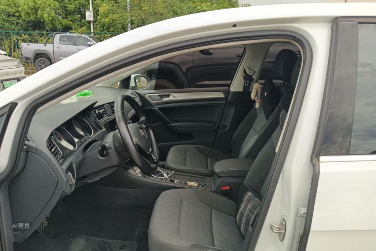 Volkswagen Golf 2020 car image #17
