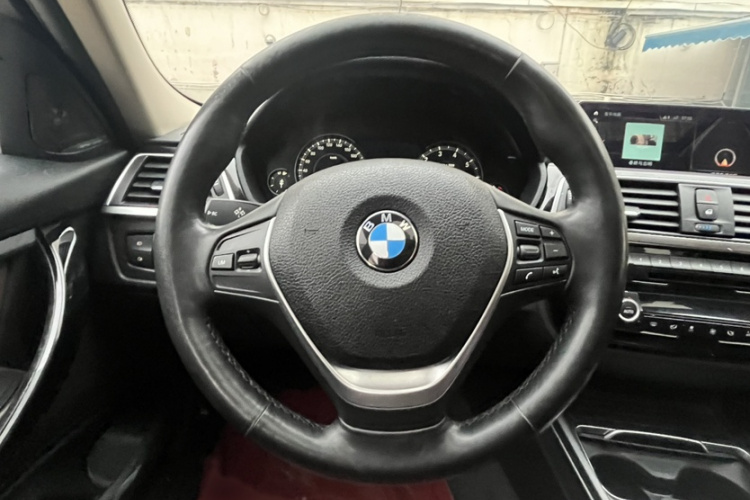 BMW 3 Series 2018 car image #18