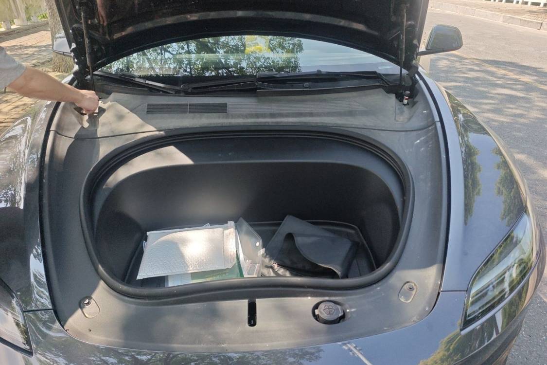 Tesla Model 3 2024 car image #10