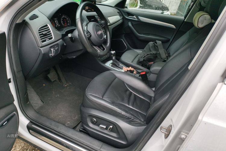 Audi Q3 2018 car image #18