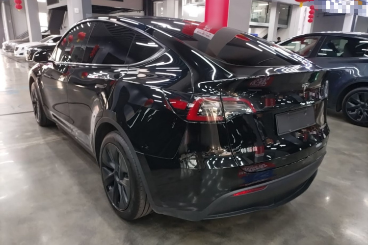 Tesla Model Y 2023 car image #5