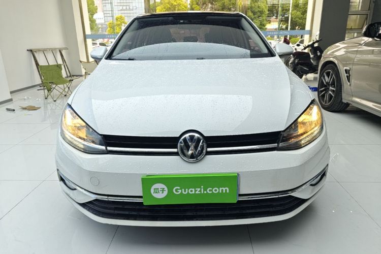 Volkswagen Golf 2018 car image #3