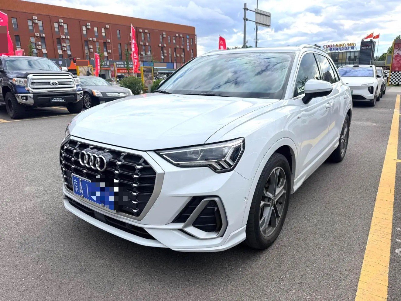 Audi Q3 2022 car image 