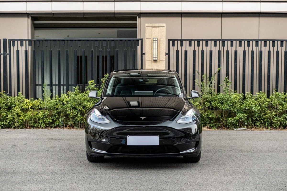 Tesla Model Y 2023 #2 Tesla Model Y 2023 car image #2