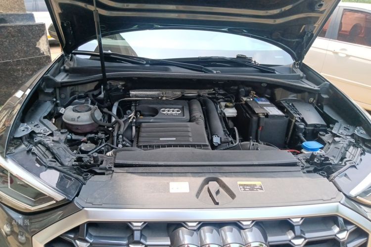 Audi Q3 2021 car image #22