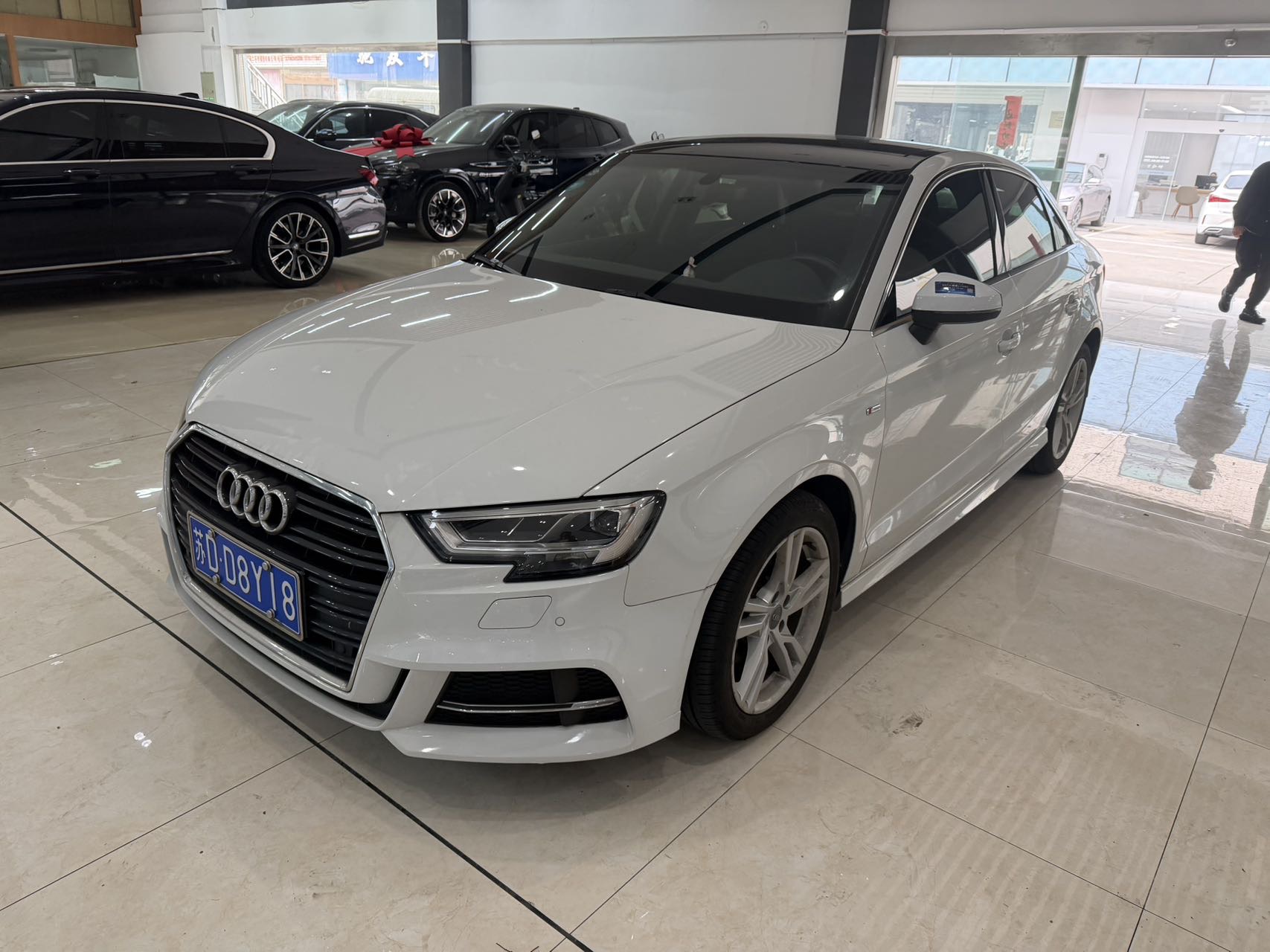 2019 immagine di auto 