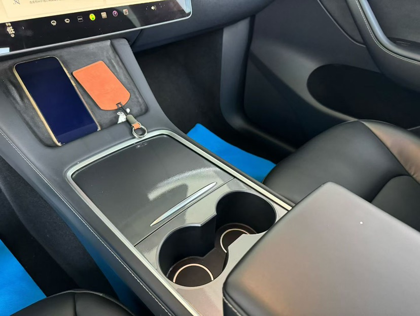 Tesla Model Y 2024 #4 Tesla Model Y 2024 car image #4