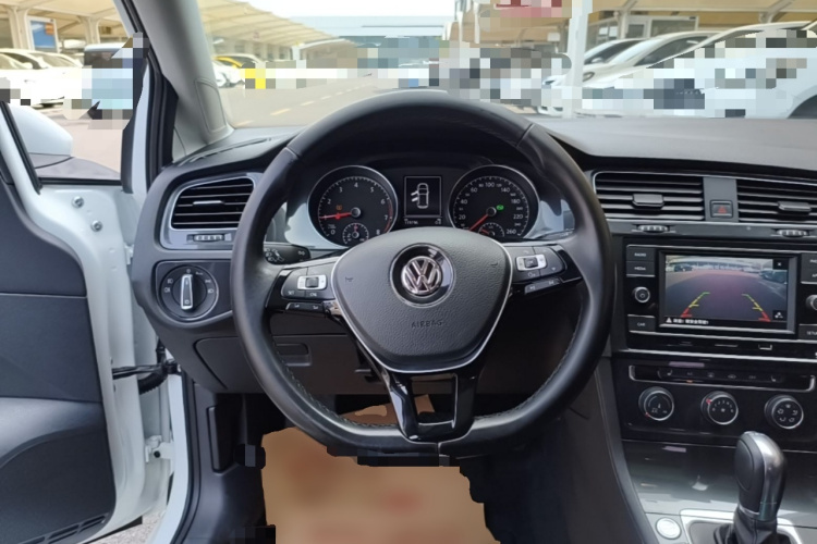 Volkswagen Golf 2018 car image #11